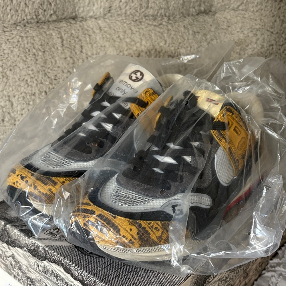 Gucci Men's Black and Gold Sneakers